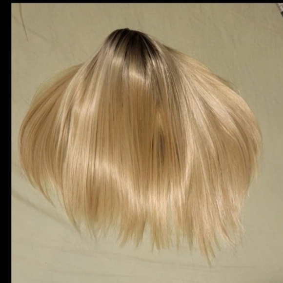♥︎New Blonde Ombre Wig + Free Gift♥︎ - Picture 12 of 12
